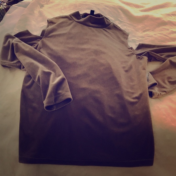 Aeropostale Tops - Top cut out shoulder. Tight sexy mock turtleneck Aeropostale Tops - Top cut out shoulder. Tight sexy mock turtleneck